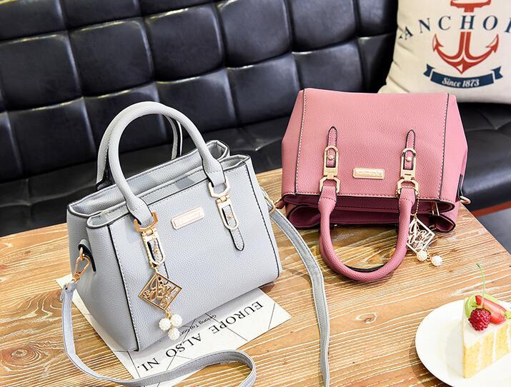 Women’s Fashion Handbag – Stylish Shoulder & Tote Bag for Everyday Use LONDYN UPBRINGING