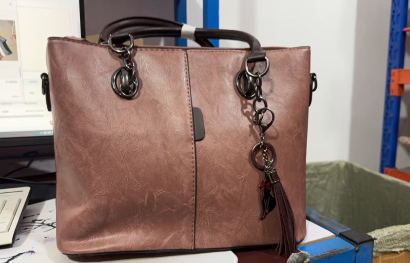 Luxury Leather Handbag for Women – Elegant Shoulder Bag & Designer Tote LONDYN UPBRINGING